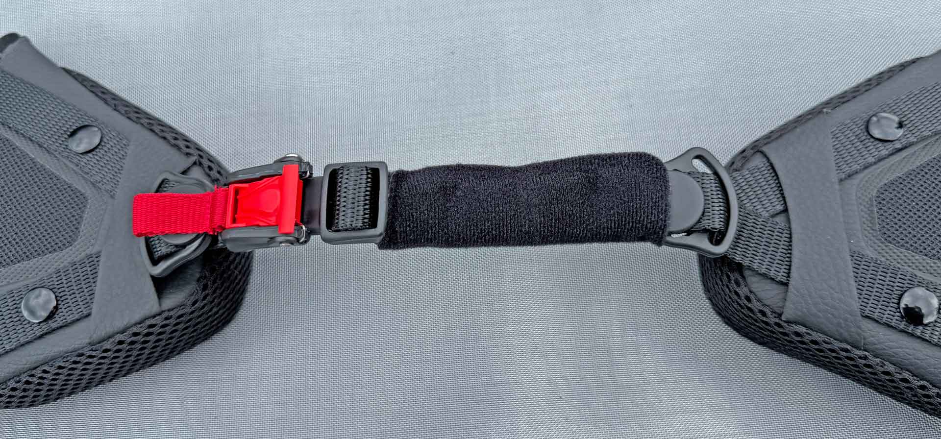 Helmet Eco chin-strap